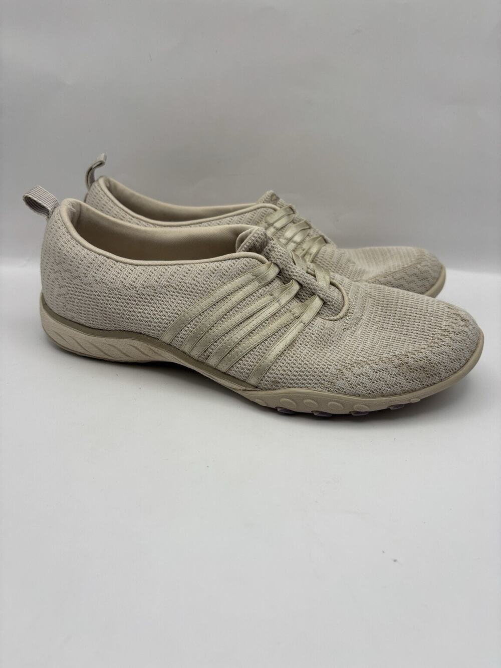 Skechers Breathe Easy Light Beige Slip On Shoes Women Size 8.5